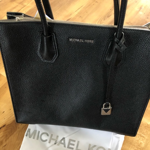 small black tote purse